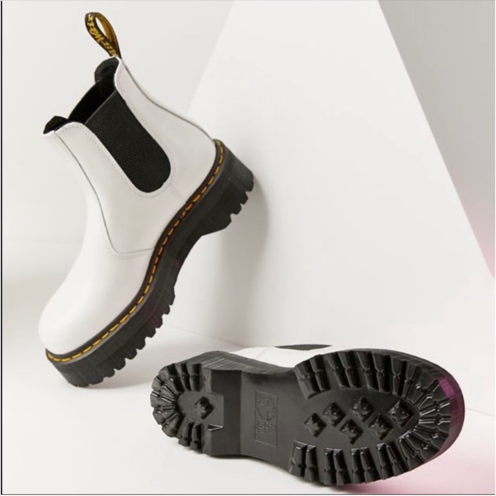 NEW Dr. Martens 2976 Quad Platform Chelsea Boot White Smooth Leather US 7